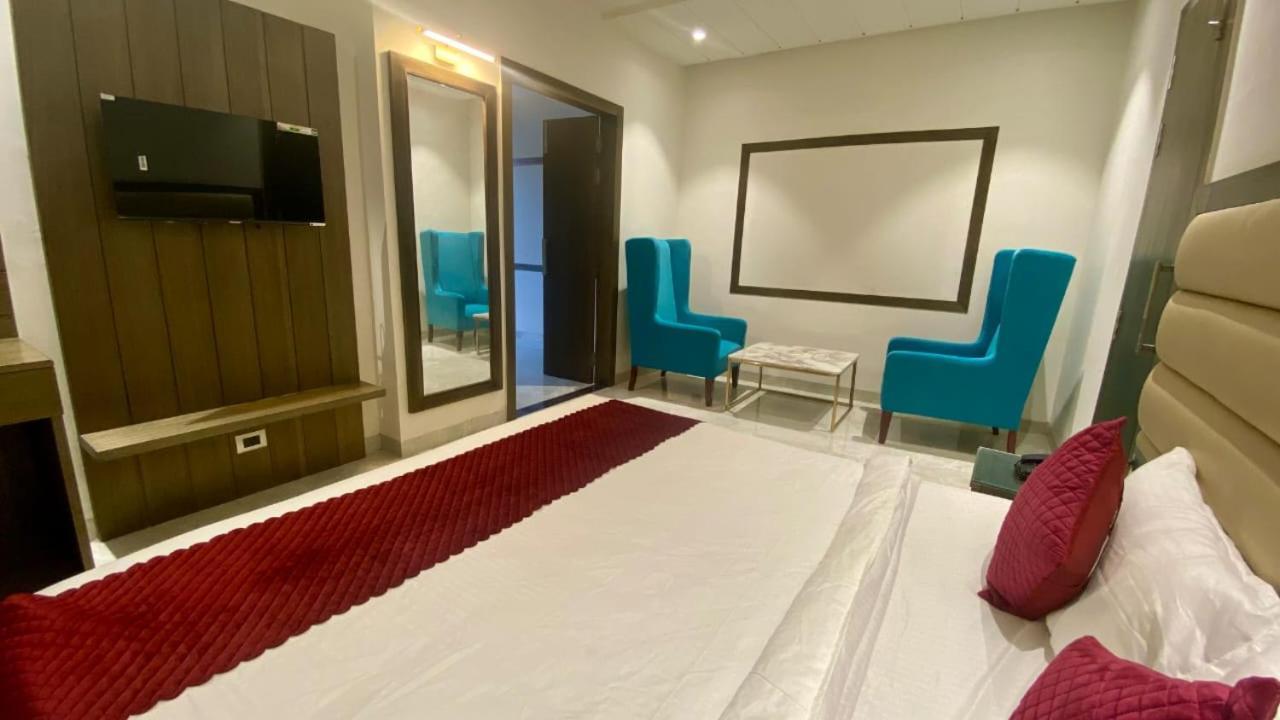 Luxe Resorts - Centrally Heated Air Conditioned Hotel In The Heart Of קסאולי מראה חיצוני תמונה