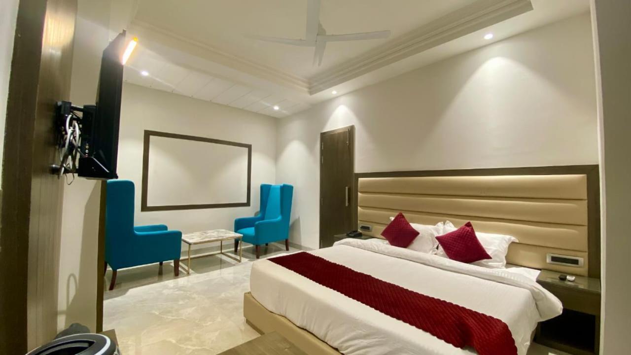 Luxe Resorts - Centrally Heated Air Conditioned Hotel In The Heart Of קסאולי מראה חיצוני תמונה