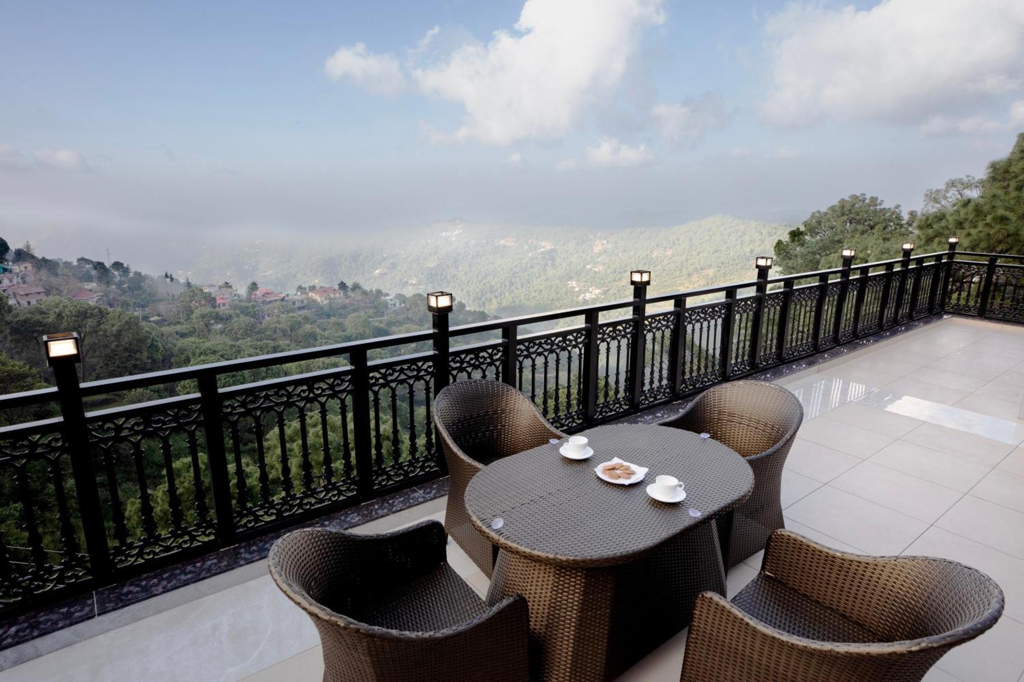 Luxe Resorts - Centrally Heated Air Conditioned Hotel In The Heart Of קסאולי מראה חיצוני תמונה