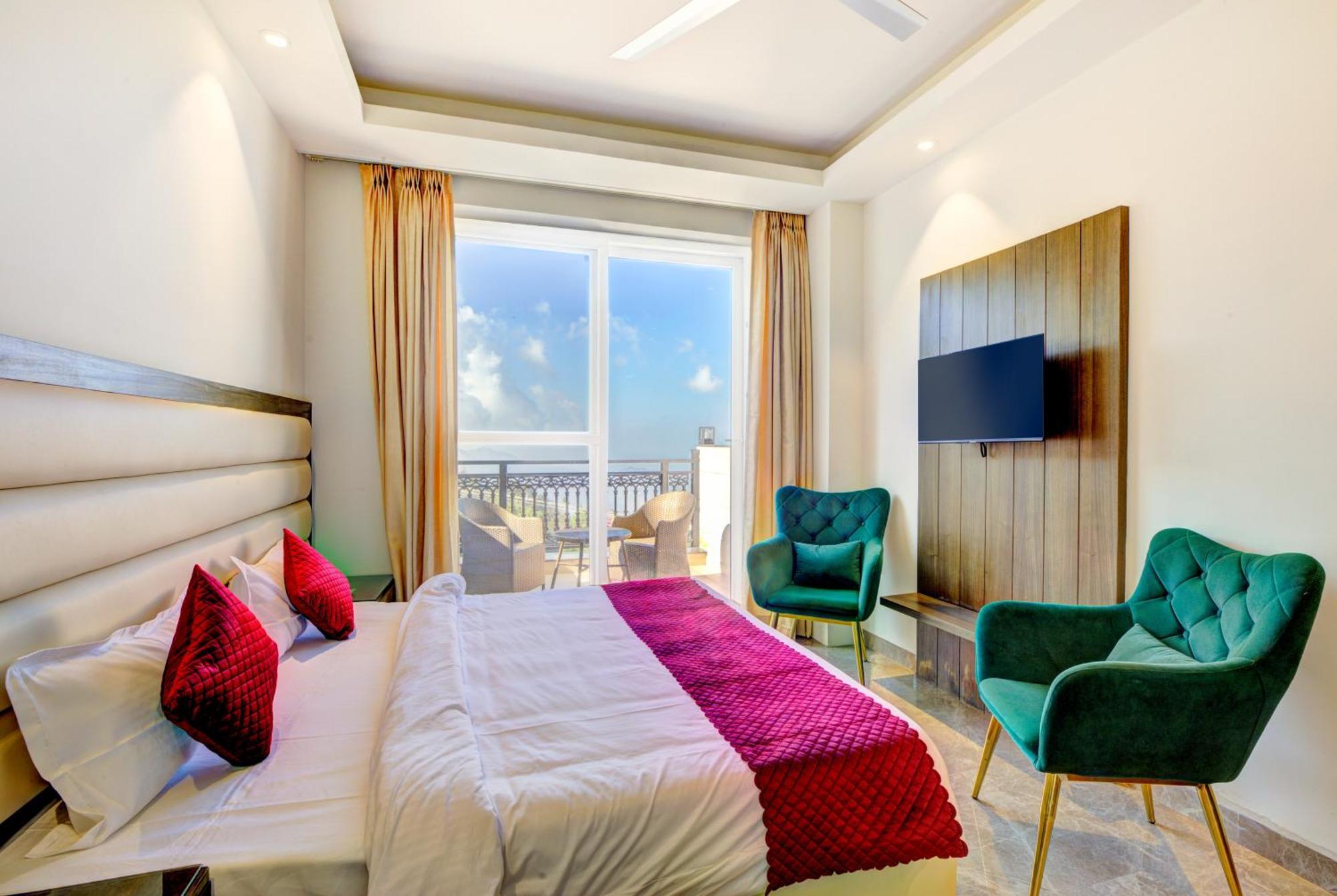 Luxe Resorts - Centrally Heated Air Conditioned Hotel In The Heart Of קסאולי מראה חיצוני תמונה